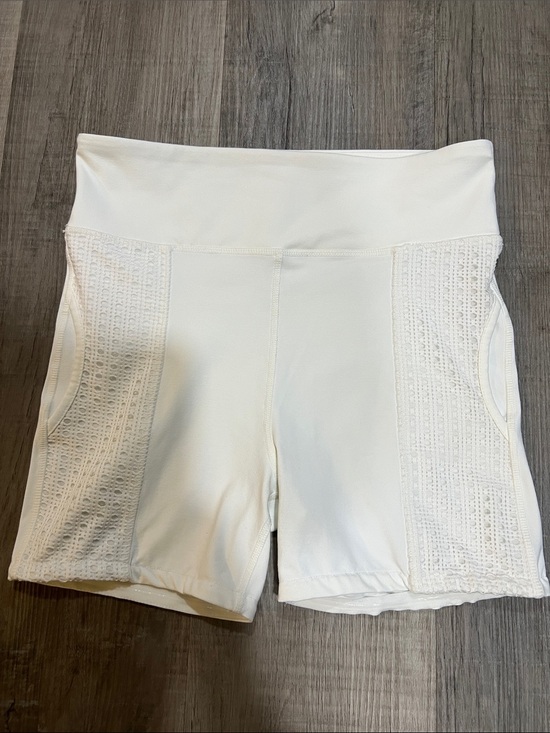 Tuckernuck Pants - 🛍️BOGO FREE Tuckernuck White Cane shorts size small